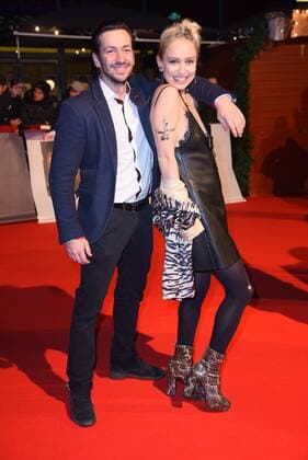 Arnel Taci mit Freundin Caro Cult Weltpremiere von Vier gegen die Bank im CineStar im Sony Center in Berlin am 13.12.2016