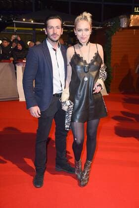 Arnel Taci mit Freundin Caro Cult Weltpremiere von Vier gegen die Bank im CineStar im Sony Center in Berlin am 13.12.2016