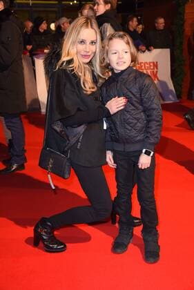 Xenia Seeberg mit Sohn Philipp-Elias Weltpremiere von Vier gegen die Bank im CineStar im Sony Center in Berlin am 13.12.2016