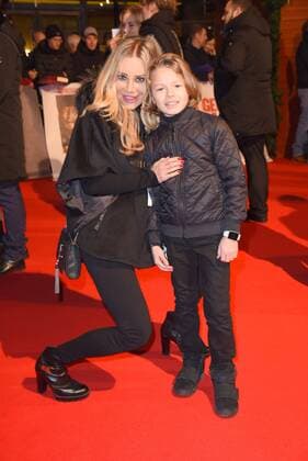 Xenia Seeberg mit Sohn Philipp-Elias Weltpremiere von Vier gegen die Bank im CineStar im Sony Center in Berlin am 13.12.2016
