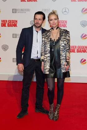 Arnel Taci mit Freundin Caro Cult - Weltpremiere von VIER GEGEN DIE BANK im CineStar Kino im Sony Center in Berlin am 13.12.2016. Premiere VIER GEGEN DIE BANK