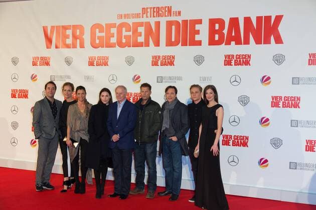 Der Cast - Weltpremiere von VIER GEGEN DIE BANK im CineStar Kino im Sony Center in Berlin am 13.12.2016. Premiere VIER GEGEN DIE BANK
