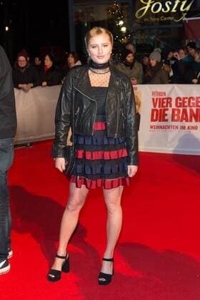 Luna Schweiger - Weltpremiere von VIER GEGEN DIE BANK im CineStar Kino im Sony Center in Berlin am 13.12.2016. Premiere VIER GEGEN DIE BANK