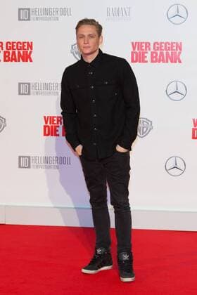 Matthias Schweighoefer - Weltpremiere von VIER GEGEN DIE BANK im CineStar Kino im Sony Center in Berlin am 13.12.2016. Premiere VIER GEGEN DIE BANK