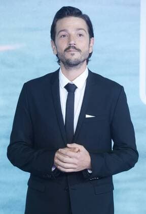 Spanish actor Diego Luna attends the premiere of Rogue One: A Star Wars Story at Tate Modern in London on December 13, 2016.  LON20161213126 RUNExHELLESTAD