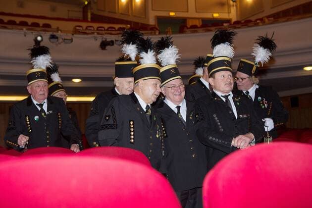Essen Bergarbeiter (Kumpel) im Kinosaal der Lichtburg in Uniformen, Filmpremiere WDR-Doku Schicht im Schacht , Lichtburg Essen, 13.12.2016, Copyright: xDeutzmann Eibner-Pressefotox EP_CDN