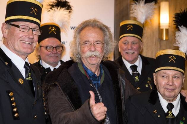 Essen Jean Puetz (Wissenschaftsjournalist) mit Bergarbeitern, Filmpremiere WDR-Doku Schicht im Schacht , Lichtburg Essen, 13.12.2016, Copyright: xDeutzmann Eibner-Pressefotox EP_CDN