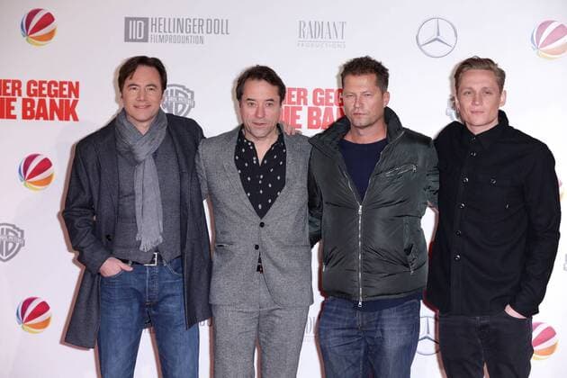 Michael Bully Herbig, Jan Josef Liefers, Til Schweiger und Matthias Schweighöfer bei der Film Premiere von Vier gegen die Bank am 13.12.2016 in Berlin Vier gegen die Bank Filmpremiere in Berlin, 2016 