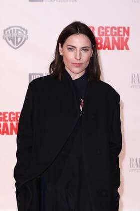 Antje Traue bei der Film Premiere von Vier gegen die Bank am 13.12.2016 in Berlin Vier gegen die Bank Filmpremiere in Berlin, 2016 