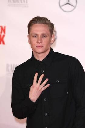 Mattias Schweighöfer bei der Film Premiere von Vier gegen die Bank am 13.12.2016 in Berlin Vier gegen die Bank Filmpremiere in Berlin, 2016 