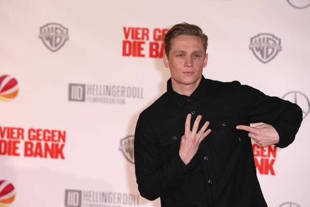 Mattias Schweighöfer bei der Film Premiere von Vier gegen die Bank am 13.12.2016 in Berlin Vier gegen die Bank Filmpremiere in Berlin, 2016 