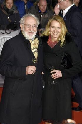 Dieter Hallervorden mit Freundin Christiane Zander bei der Premiere des Kinofilms Vier gegen die Bank im Cinestar Sony Center am Potsdamer Platz. Berlin, 13.12.2016 Foto:xF.xKernx xFuturexImage