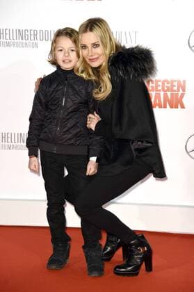 Xenia Seeberg mit Sohn Philip-Elias Martinek bei der Premiere des Kinofilms Vier gegen die Bank im Cinestar Sony Center am Potsdamer Platz. Berlin, 13.12.2016 Foto:xF.xKernx xFuturexImage