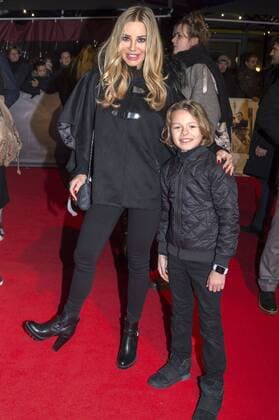 Xenia Seeberg mit Sohn Philip Elias Martinek bei der Premiere des Kinofilms Vier gegen die Bank im Cinestar Sony Center am Potsdamer Platz. Berlin, 13.12.2016 Foto:xK.xWernerx xFuturexImage