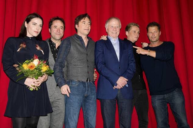 Antje Traue, Jan Josef Liefers, Michael Bully Herbig, Wolfgang Petersen, Matthias Schweighöfer und Til Schweiger bei der Premiere des Kinofilms Vier gegen die Bank im Cinestar Sony Center am Potsdamer Platz. Berlin, 13.12.2016 Foto:xK.xWernerx xFuturexImage
