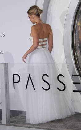 December 14, 2016 - Westwood, CA, United States - 14 December 2016 - Westwood, California - Jennifer Lawrence. The Los Angeles premiere of Passengers held at Regency Village Theatre. Photo Credit: AdMedia Westwood United States - ZUMAa123 20161214_zaa_a123_004