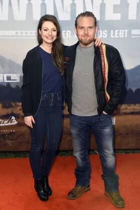 Julia Hartmann und Axel Stein bei der Premiere des Fernsehfilms Winnetou - Eine neue Welt im Delphi Filmpalast. Berlin, 14.12.2016 Foto:xF.xKernx xFuturexImage