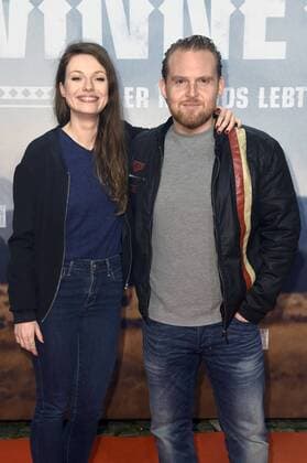 Julia Hartmann und Axel Stein bei der Premiere des Fernsehfilms Winnetou - Eine neue Welt im Delphi Filmpalast. Berlin, 14.12.2016 Foto:xF.xKernx xFuturexImage