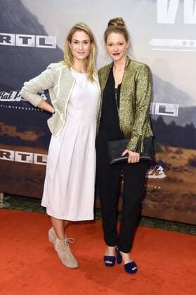 Lea Marlen Woitack mit Begleitung bei der Premiere des Fernsehfilms Winnetou - Eine neue Welt im Delphi Filmpalast. Berlin, 14.12.2016 Foto:xF.xKernx xFuturexImage