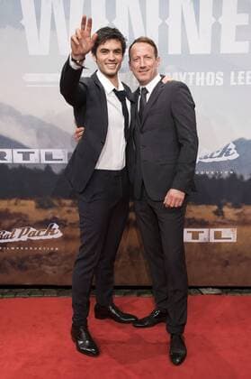 Nik Xhelilaj und Wotan Wilke Möhring bei der Premiere des Fernsehfilms Winnetou - Eine neue Welt im Delphi Filmpalast. Berlin, 14.12.2016 Foto:xF.xKernx xFuturexImage