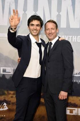 Nik Xhelilaj und Wotan Wilke Möhring bei der Premiere des Fernsehfilms Winnetou - Eine neue Welt im Delphi Filmpalast. Berlin, 14.12.2016 Foto:xF.xKernx xFuturexImage