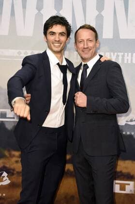 Nik Xhelilaj und Wotan Wilke Möhring bei der Premiere des Fernsehfilms Winnetou - Eine neue Welt im Delphi Filmpalast. Berlin, 14.12.2016 Foto:xF.xKernx xFuturexImage