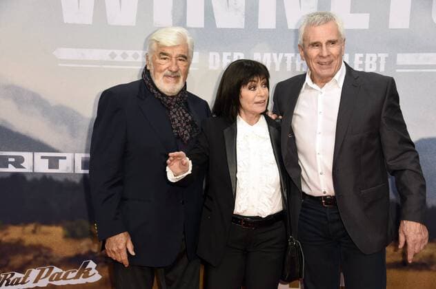 Mario Adorf, Marie Versini und Gojko Mitic bei der Premiere des Fernsehfilms Winnetou - Eine neue Welt im Delphi Filmpalast. Berlin, 14.12.2016 Foto:xF.xKernx xFuturexImage