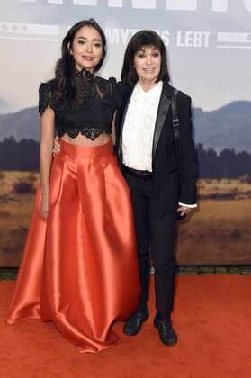 Iazua Larios und Marie Versini bei der Premiere des Fernsehfilms Winnetou - Eine neue Welt im Delphi Filmpalast. Berlin, 14.12.2016 Foto:xF.xKernx xFuturexImage