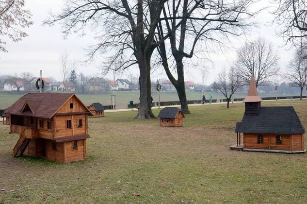 Modellpark in Sisak, Kroatien Model of the Posavina villages 15.12.2016., Croatia, Sisak - Model of the Posavina villages in park near Kupa river.  NikolaxCutuk PIXSELL