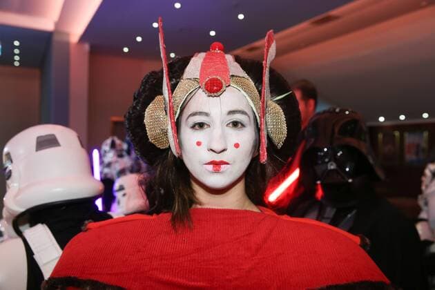 Kostümierte vom Star-Wars-Fan-Klub The Northern Outpost begrüßen Besucher im ASTOR Grand Cinema Hannover, zur Premiere des neuen Films Rogue One: A Star Wars Story 2016,