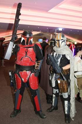 Kostümierte vom Star-Wars-Fan-Klub The Northern Outpost begrüßen Besucher im ASTOR Grand Cinema Hannover, zur Premiere des neuen Films Rogue One: A Star Wars Story 2016,