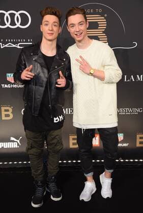 Themen der Woche Bilder des Tages Die Lochis (Roman Lochmann, Heiko Lochmann) PLACE TO B INFLUENCER AWARD im Axel Springer Haus in Berlin am 15.12.2016