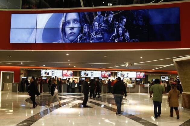 Star Wars Fans erwarten die Rogue One Premiere in Mexiko-Stadt December 15, 2016 - Mexico - EUM20161215ESP03.JPG.CIUDAD DE MEXICO CinemaCine-Star Wars.- Aspectos del estreno de la pelicula Rogue One, de la saga Star Wars, proyectada en la Plaza Antara, norponiente de esta capital, 15 de diciembre de 2016.  - ZUMAu78_ 20161215_zaf_u78_008