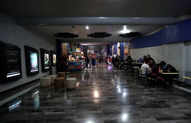 Star Wars Fans erwarten die Rogue One Premiere in Mexiko-Stadt December 15, 2016 - Mexico - EUM20161215ESP07.JPG.CIUDAD DE MEXICO CinemaCine-Star Wars.- Aspectos del estreno de la pelicula Rogue One, de la saga Star Wars, proyectada en Cinepolis de Bucareli, centro de esta capital, 15 de diciembre de 2016.  - ZUMAu78_ 20161215_zaf_u78_012