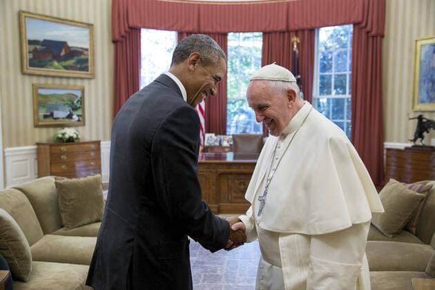Sept. 23, 2015 - Washington, DC, US - U.S President Barack Obama meets with Pope Francis in the Oval Office of the White House September 23, 2015 in Washington, DC. This is the first visit by Pope Francis to the United States. Barack Hussein Obama II (born August 4, 1961) is the 44th President of the United States. He is the first African American to be elected to office and the first president born outside the contiguous United States. Born in Honolulu, Hawaii, Obama is a graduate of Columbia University and Harvard Law School. He worked as a civil rights attorney and taught constitutional law at the University of Chicago Law School from 1992 to 2004. While serving three terms representing the 13th District in the Illinois Senate from 1997 to 2004, he ran unsuccessfully in the Democratic primary for the United States House of Representatives in 2000. Washington US - ZUMAz03_ 20150923_shh_z03_619