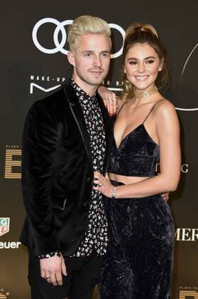 Stefanie Giesinger mit Freund Marcus Butler beim Place To B Influencer Award 2016 im Hauptempfang Axel Springer SE. Berlin, 15.12.2016 Foto:xF.xKernx xFuturexImage