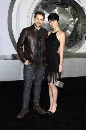 Ian Hecox mit Begleitung bei der Premiere des Kinofilms Passengers im Regency Village Theatre, Westwood. Los Angeles, 14.12.2016 Foto:xD.xBedrosianx xFuturexImage