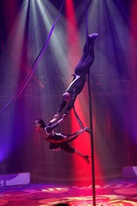 Andrey and Aliya Kanakhin (Duo You and Me) bei der Premiere des 13. Roncalli Weihnachtscircus im Tempodrom. Berlin, 16.12.2016 Foto:xT.xBartillax xFuturexImage