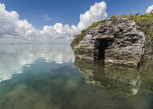 Versunkene Felsen mit Spiegelung im Wasser, Capechen Lagune, Biosphärenreservat Sian Ka an, Tulum, Quintana Roo, Yucatan, Mexiko, Mittelamerika Copyright: imageBROKER/EduardoxFusterxSalamero iblefu04425420.jpg