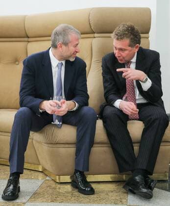 MOSCOW, RUSSIA - DECEMBER 19, 2016: Businessman Roman Abramovich (L) and Rambler & Co Chairman of the Board Alexander Mamut talking ahead of a meeting of Russia s President Vladimir Putin with Russian business community representatives, at the Moscow Kremlin. Sergei Savostyanov TASS  TS03BE40