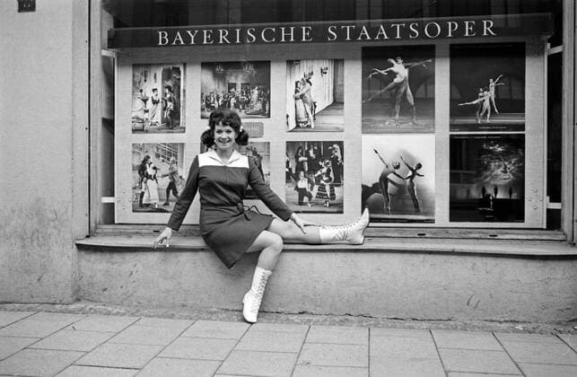 Die Schauspielerin und Sängerin Lotti Krekel in München, Deutschland 1960er Jahre. Singer and actress Lotti Krekel at Munich, Germany 1960s. 24x36swNeg321 Lotti Krekel Copyright: HeinzxBrowers UnitedArchives2005670