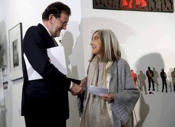 Spain s Prime Minister Mariano Rajoy greets Maria Kodama (R) widow of Jorge Luis Borges, during the opening of the exhibition The visual universe of Jorge Luis Borges at the Cervantes Institute in New York, United States, 20 December 2016. The exhibition commemorates the 30th anniversary of the Spanish artist s death. EFE JuanJo Martin RAJOY ATTENDS BORGES EXHIBITION AT THE CERVANTES INSTITUTE IN NEW YORK !ACHTUNG: NUR REDAKTIONELLE NUTZUNG!  NYC001 20161221-636178780246751357