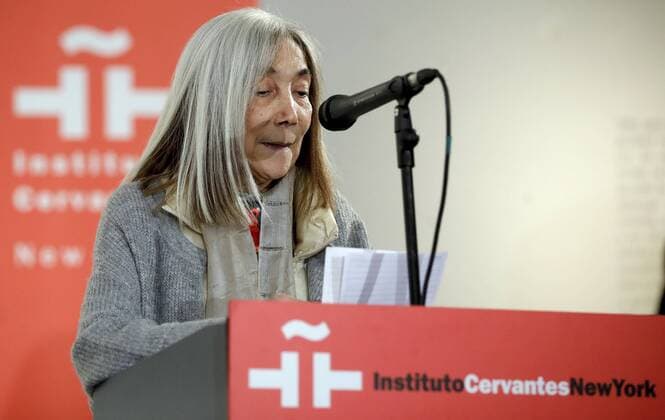 Correcting Borges information Maria Kodama, widow of Borges, speaks during the opening of the exhibition The visual universe of Jorge Luis Borges next to Borges at the Cervantes Institute in New York, United States, 20 December 2016. The exhibition commemorates the 30th anniversary of the Spanish artist s death. EFE JuanJo Martin RAJOY ATTENDS BORGES EXHIBITION AT THE CERVANTES INSTITUTE IN NEW YORK !ACHTUNG: NUR REDAKTIONELLE NUTZUNG!  NYC001 20161221-636178810536768905