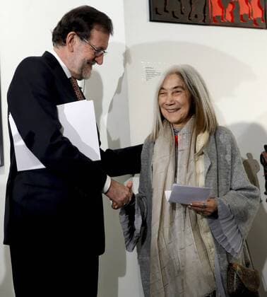 CORRECTS BORGES Spain s Prime Minister Mariano Rajoy greets Maria Kodama (R) widow of Jorge Luis Borges, during the opening of the exhibition The visual universe of Jorge Luis Borges at the Cervantes Institute in New York, United States, 20 December 2016. The exhibition commemorates the 30th anniversary of the Argentine artist s death. EFE JuanJo Martin RAJOY ATTENDS BORGES EXHIBITION AT THE CERVANTES INSTITUTE IN NEW YORK !ACHTUNG: NUR REDAKTIONELLE NUTZUNG!  NYC001 20161221-636178811194313120