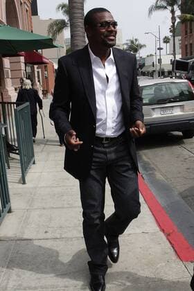 May 07, 2008 - Beverly Hills, California, USA - Rush Hour star CHRIS TUCKER strolls along a sidewalk while running errands  - ZUMAc07_ 20080507_mkh_c07_521