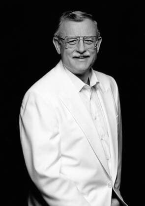 Der britische Sänger, Liedermacher und Kunstpfeifer Roger Whittaker, 1990er Jahre. British singer, song writer and whistler Roger Whittaker, 1990s. Copyright: TBM UnitedArchives201620
