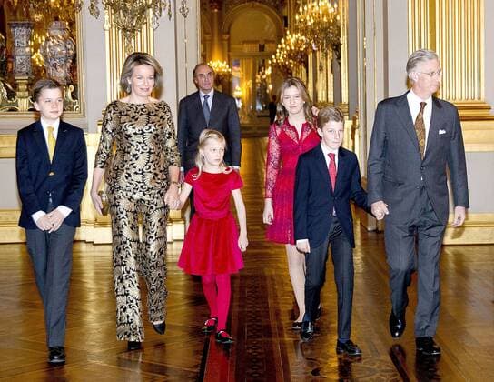 Belgische Königsfamilie besucht das Weihnachtskonzert in Brüssel 21-12-2016 Brussels Queen Mathilde and King Filip and Prince Gabriel (12) and Prince Emmanuel (10) and Princess Eleonore (7) and Crown Princess Elisabeth (14) and Princess Astrid and Prince Lorenz posing before the Christmas concert at the Royal Palace in Brussels.  Copyright: ppex