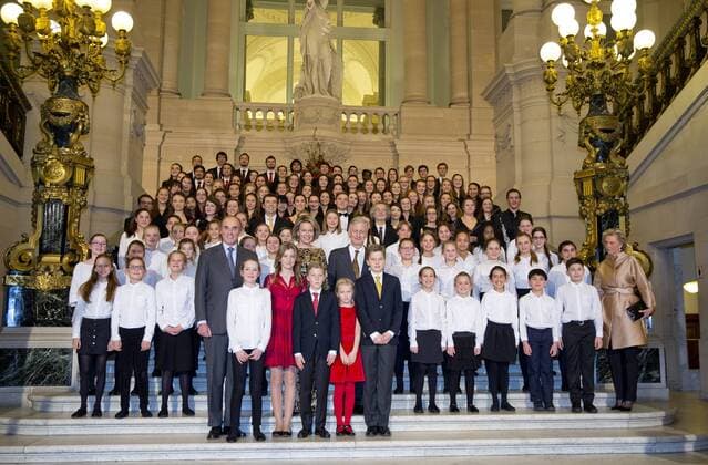 Belgische Königsfamilie besucht das Weihnachtskonzert in Brüssel 21-12-2016 Brussels Queen Mathilde and King Filip and Prince Gabriel (12) and Prince Emmanuel (10) and Princess Eleonore (7) and Crown Princess Elisabeth (14) and Princess Astrid and Prince Lorenz posing before the Christmas concert at the Royal Palace in Brussels.  Copyright: ppex
