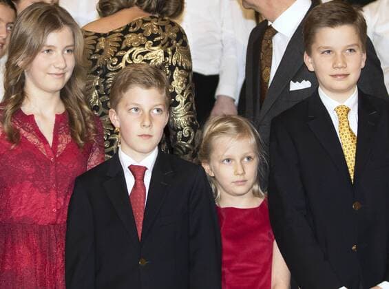 Belgische Königsfamilie besucht das Weihnachtskonzert in Brüssel 21-12-2016 Brussels Queen Mathilde and King Filip and Prince Gabriel (12) and Prince Emmanuel (10) and Princess Eleonore (7) and Crown Princess Elisabeth (14) and Princess Astrid and Prince Lorenz posing before the Christmas concert at the Royal Palace in Brussels.  Copyright: ppex