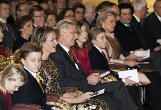 Belgische Königsfamilie besucht das Weihnachtskonzert in Brüssel 21-12-2016 Brussels Queen Mathilde and King Filip and Prince Gabriel (12) and Prince Emmanuel (10) and Princess Eleonore (7) and Crown Princess Elisabeth (14) and Princess Astrid and Prince Lorenz posing before the Christmas concert at the Royal Palace in Brussels.  Copyright: ppex
